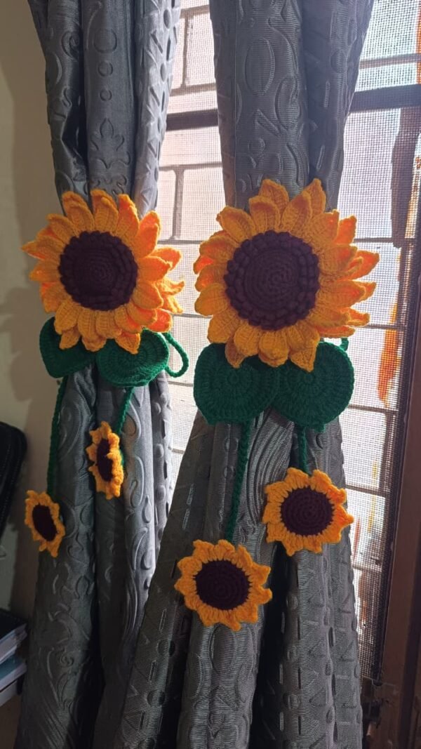 🌻 Handmade Crochet Sunflower Curtain Tieback